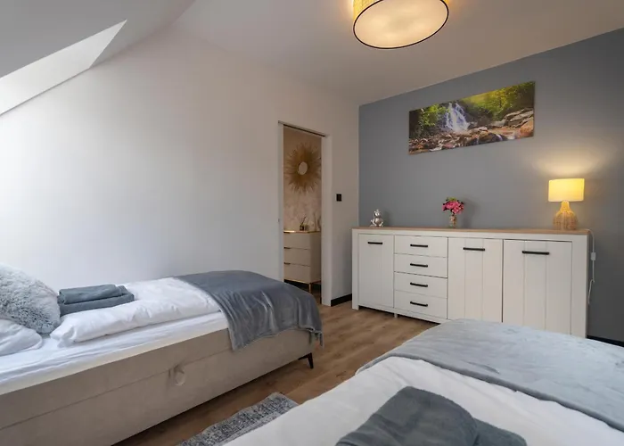 Karkonosky - Lot Szybowcem アパート Jeżów Sudecki